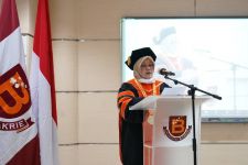 Guru Besar Universitas Bakrie Ini Sampaikan Orasi Ilmiah tentang Literasi Media - JPNN.com Jakarta