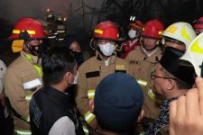 Lihat nih Aksi Pj Gubernur yang Terjun ke Titik Kebakaran Jakarta Islamic Center - JPNN.com Jakarta