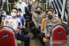 Polda Metro Dapat 10 Ribu Kartu Akses Gratis, Irjen Fadil Harap Polisi Gunakan TransJakarta - JPNN.com Jakarta