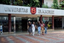 Selain Unggul, Universitas Bakrie Juga Punya Hubungan Kuat dengan Sektor Industri - JPNN.com Jakarta