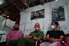 Tak Hanya Renovasi Rumah, Kader PDIP Temanggung Ini Juga Diberi Sembako hingga Alat Usaha oleh Ganjar - JPNN.com Jateng