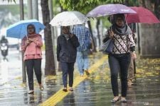Cuaca Solo Raya, BMKG Memprediksi Semua Daerah Berpotensi Hujan Ringan-Sedang - JPNN.com Jateng