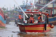 Pasca-Insiden Kebakaran Kapal di Tegal, Tim Terpadu Maritim Juwana Simulasi Antisipasi - JPNN.com Jateng