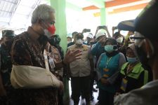 Kondisi Terkini Desa Wadas, Ganjar Pranowo Temui Warga dengan Tangan Digendong - JPNN.com Jateng