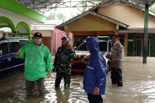 Banjir dan Longsor Melanda Banyumas, Ribuan Warga Mengungsi - JPNN.com Jateng