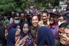 Bupati Batang Mengeklaim Insentif Guru Non-ASN di Daerahnya Paling Tinggi - JPNN.com Jateng