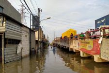 Tanggul Semarang Jebol, 3 Kampung Diterjang Banjir Rob, Begini Kondisinya Terkini - JPNN.com Jateng