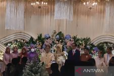 Jokowi Hadiri Pernikahan Putra Guru Spiritualnya, Lihat Siapa yang Mendampingi - JPNN.com Jateng