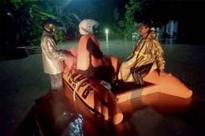 Banjir di Cilacap, Banyaknya Sampah Buat Sungai Meluap - JPNN.com Jateng