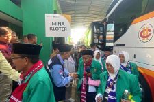 JCH Kloter 1 Asal Tulungagung Tiba di Asrama Haji Embarkasih Surabaya - JPNN.com Jatim