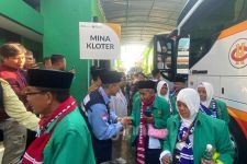 2 JCH Tulungagung Alami Gangguan Kesehatan Saat Tiba di Asrama Haji Surabaya - JPNN.com Jatim