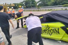 Lamborghini Tabrak Suzuki S-Presso di Tol Jombang-Mojokerto  - JPNN.com Jatim