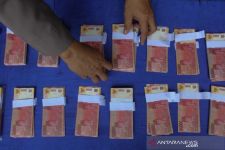 Polisi Tangkap Pelaku Pengedar Uang Palsi di PKL Surabaya - JPNN.com Jatim