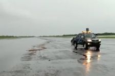 Bandara Ahmad Yani Ditutup Sementara akibat Genangan Air di Landasan Pacu - JPNN.com Jatim