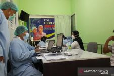 Seorang Warga Pamekasan Muntah Darah Usai Disuntik Vaksin Sinovac - JPNN.com Jatim