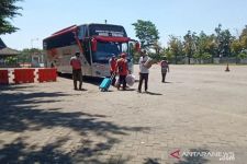 Jumlah Penumpang di Terminal Madiun Turun Drastis Jelang Larangan Mudik Lebaran - JPNN.com Jatim