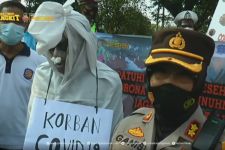 Di Suramadu, Wali Kota Eri Cahyadi Lihat 'Pocong' Korban Covid-19 - JPNN.com Jatim