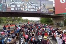 Sejumlah Warga Madura Demo ke Balai Kota Surabaya Tolak Penyekatan di Suramadu - JPNN.com Jatim