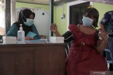 Orang Gangguan Jiwa di Tulungagung Dapat Suntikan Vaksin Covid-19 - JPNN.com Jatim