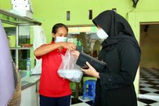 Bupati Banyuwangi Beli Makanan di Sejumlah Warung selama PPKM Darurat - JPNN.com Jatim