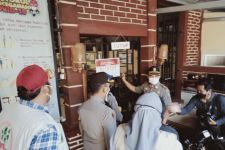 PPKM Darurat, 2 Restoran di Kota Madiun Malah Ditutup Sementara Petugas - JPNN.com Jatim
