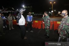 Intip Gaya Wali Kota Probolinggo Patroli Malam PPKM Darurat - JPNN.com Jatim