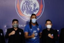 Carlos Fortes Merasakan Tekanan Besar Usai Berseragam Arema FC - JPNN.com Jatim