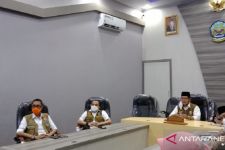 Pejabat di Bangkalan Ini Klaim Warganya Patuh Memakai Masker - JPNN.com Jatim