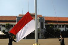 Masih Banyak Perkantoran Tak Pasang Umbul-Umbul Merah Putih - JPNN.com Jatim