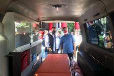 Kalingga Berikan Ambulans Ke Pemkot Hasil Modifikasi Bengkel UMKM di Surabaya - JPNN.com Jatim