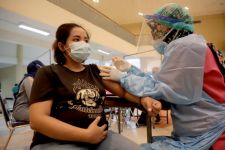 Vaksinasi COVID-19 Ibu Hamil Sekalian Cek Kandungan? Bisa Kok di Unair - JPNN.com Jatim