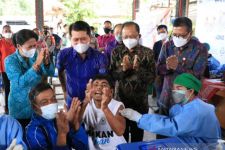 Sinopharm Kedaluwarsa Oktober, Koster Targetkan Vaksinasi Disabilitas Kelar September - JPNN.com Bali