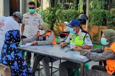 Razia Masker di Surabaya, Satpol PP Jaring 13 Pelanggar, 9 Orang Sanksi Sidang - JPNN.com Jatim