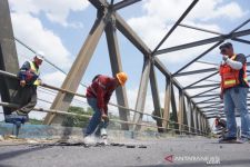 Dibangun 1990-an, Jembatan Besar Karangrejo Tulungagung Mulai Diperbaiki - JPNN.com Jatim