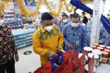Lolos Uji Kelayakan, 12 Produk UMKM Gresik Tembus Jaringan Minimarket - JPNN.com Jatim