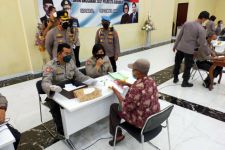 3.500 Pemilik Warung di Sidoarjo Terima Bantuan Modal dari Polisi - JPNN.com Jatim