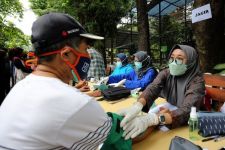 Gubernur Jatim Dituntut Proaktif Tingkatkan Capaian Vaksinasi di Surabaya Raya - JPNN.com Jatim