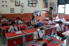 Seluruh Kelas di SD Diharapkan Bisa Gelar PTM, Reni: Kasihan Para Siswa - JPNN.com Jatim