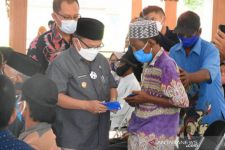 Pemkab Situbondo Salurkan Bantuan Tunai Kepada Warga Korban Bencana Alam - JPNN.com Jatim