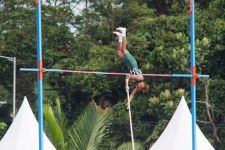 Atlet Lompat Galah Jatim Catatkan Nilai Tertinggi di PON Papua, Kembali Torehkan Rekor Nasional - JPNN.com Jatim