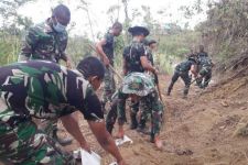 TNI Terjunkan Alat Berat Buka Akses Desa Trunyan, Kerahkan Tiga Peleton ke Lokasi Gempa - JPNN.com Bali