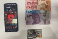 Warga Lumajang Sedang Berjudi Online di Rumah, Enggak Jadi WD, Malah Dibui - JPNN.com Jatim