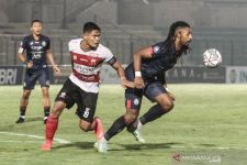 Rizky Dwi Jebol Gawang Madura United dari Tendangan Bebas, Arema FC Perkasa di Liga 1 - JPNN.com Jatim