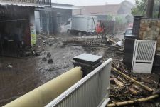 Hujan Deras, Banjir Bandang Terjadi di Kota Batu - JPNN.com Jatim