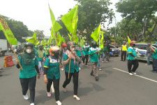 Unjuk Rasa Buruh Minta Naikan UMP Jawa Timur Jadi Rp 3,4 Juta - JPNN.com Jatim