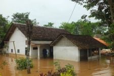 Astaga, Ratusan Rumah Warga Jember Terkena Banjir dan Tanah Longsor - JPNN.com Jatim