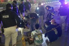 Penutup Gorong-gorong di Surabaya Sering Hilang, Ternyata Gegera Para Pemuda Ini - JPNN.com Jatim