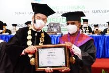 4 Mahasiswa UM Surabaya Lulus Tanpa Skripsi, Seperi Ini Ceritanya - JPNN.com Jatim