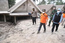 Tinjau Lokasi Terdampak Erupsi Gunung Semeru, Gubernur Khofifah Tanggapi Hal ini - JPNN.com Jatim