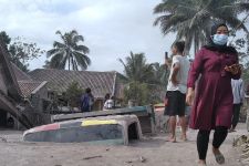 Banjir Lahar Gunung Semeru, Truk-Truk Warga Terpendam, Lihat Penampakannya! - JPNN.com Jatim